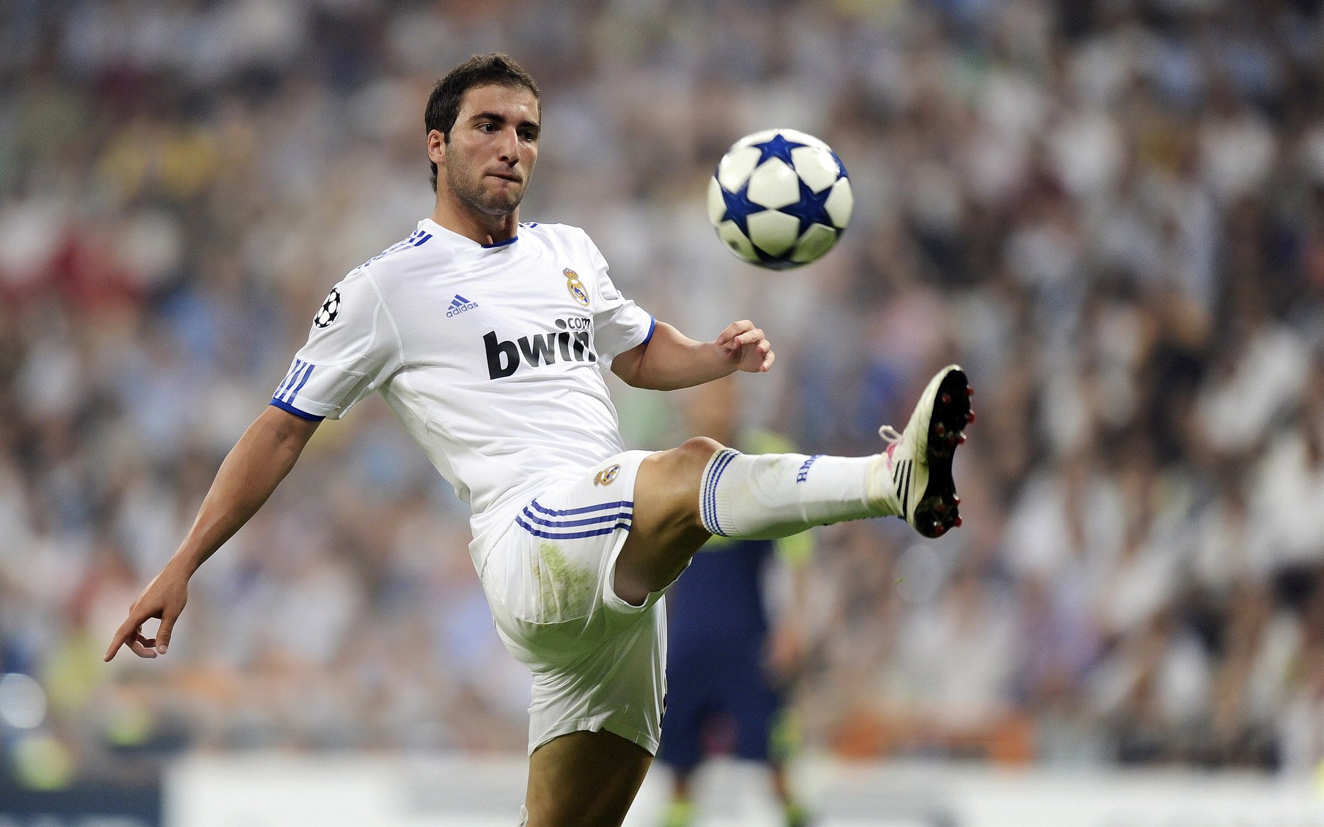 阿什拉夫独造三球撕裂防线，伊拉克爆冷3-1斩落美国，亚洲足球再写逆袭篇章